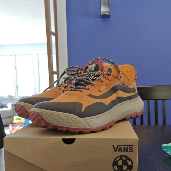 Vans MTE crosspath Mid men’s hiking shoe. Marmalade’s/Orange and Gray. Size 13